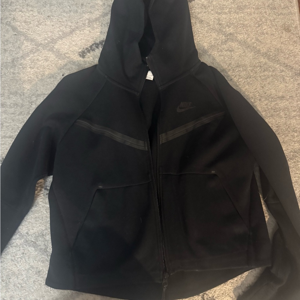Nike Black Tech Jacket with Hood and Zipper